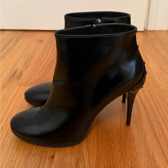 Tod's Sleek Black Heeled Boots - Picture 3 of 6